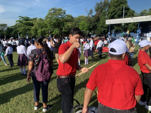 Ambiente previo al desfile del 15 de septiembre en Usulután