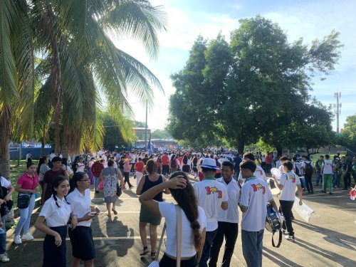 Ambiente previo al desfile del 15 de septiembre en Usulután