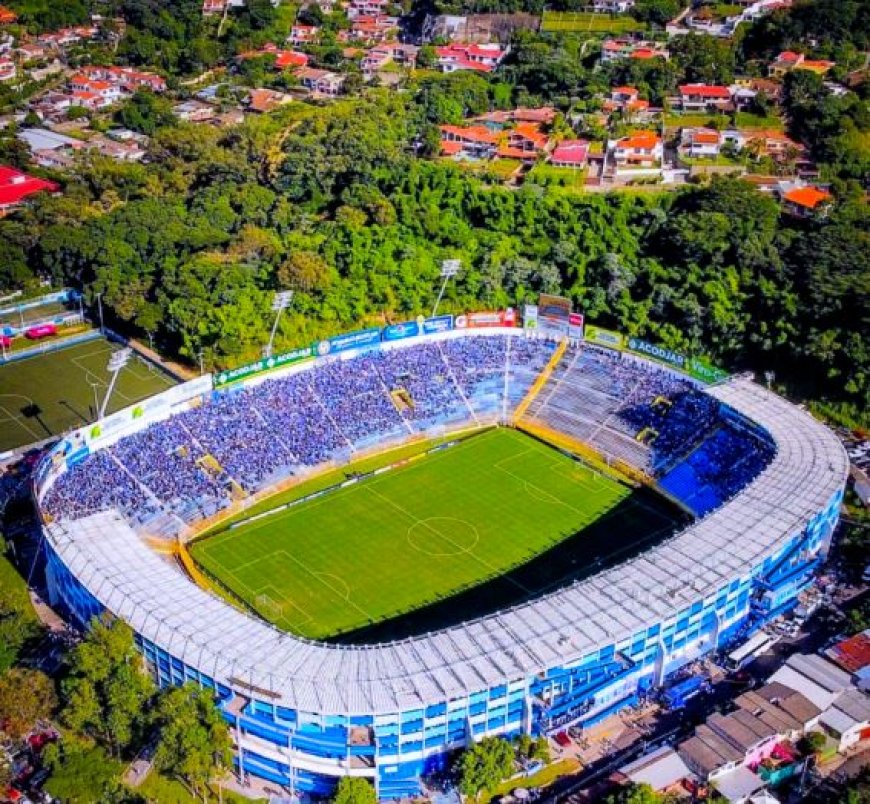 Estadios de El Salvador serán evaluados por la FIFA