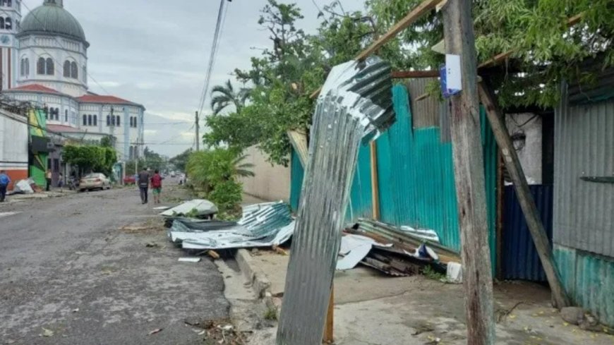 Fuertes lluvias causan destrozos en San Salvador
