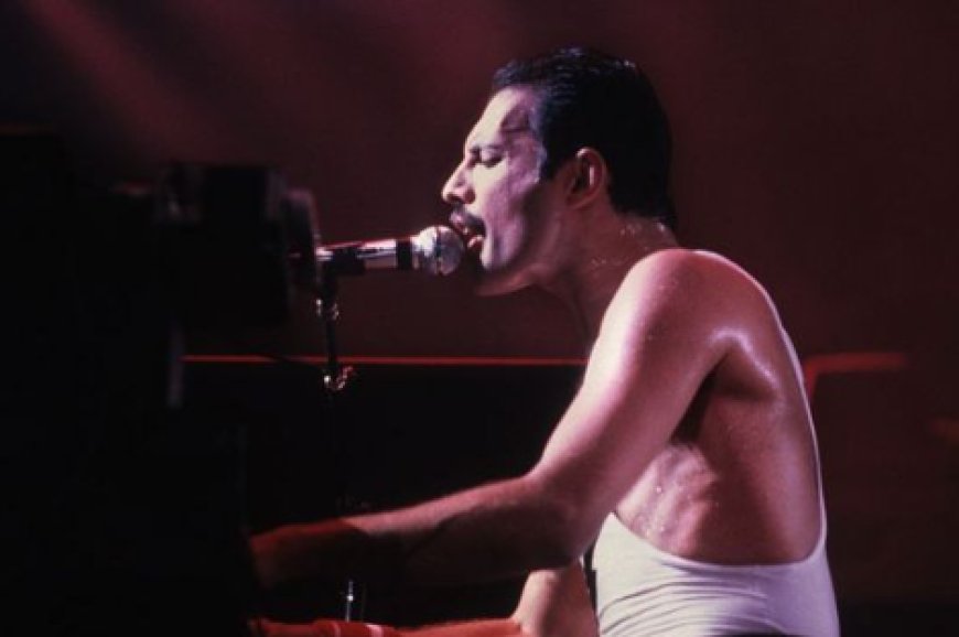 Subastan piano de Freddie Mercury