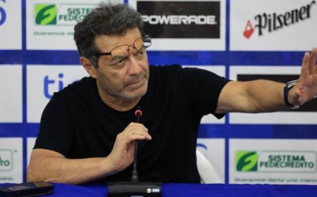 Hugo Pérez demanda a Fesfut ante FIFA