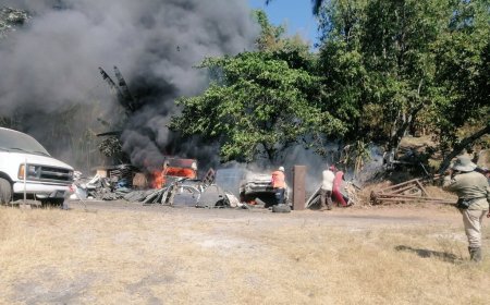 Incendio en Chatarrera ubicada a la altura del km 18½, Santo Tomás