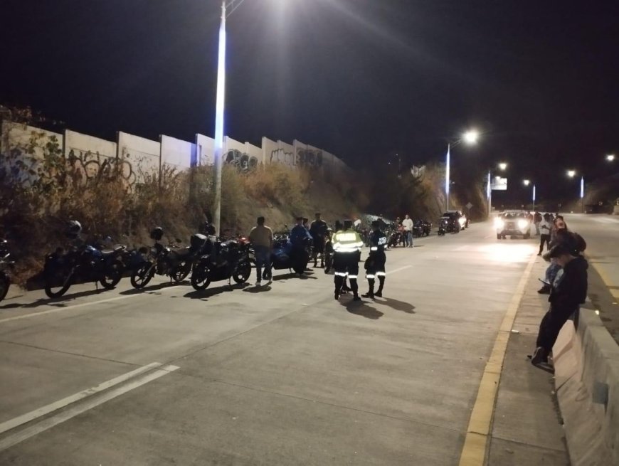 Detienen a motociclistas por carreras ilegales en el bulevar de Surf City