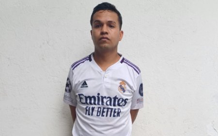 Joven es captado por cámara robando las pertenencias de un conductor