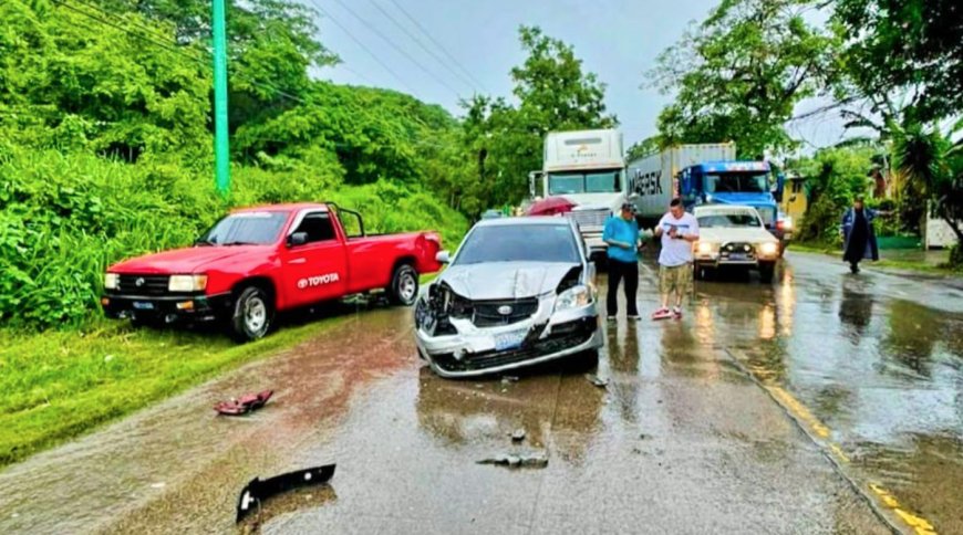 Triple accidente de tránsito sobre carretera que conduce hacia Metapán