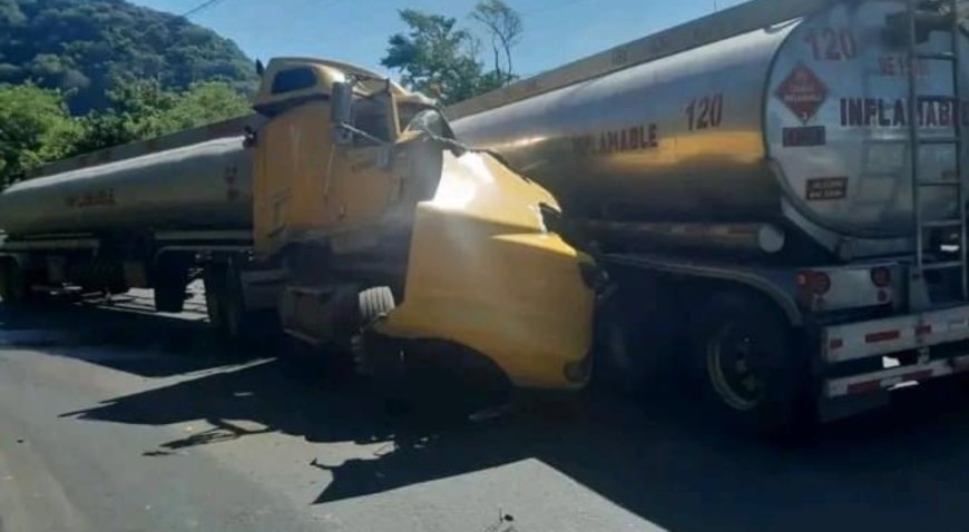 Choque entre dos rastras deja un fallecido y un lesionado en la Carretera Litoral