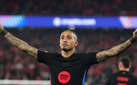 Con un hombre menos y un gol de Raphinha, Barcelona se impone al Benfica