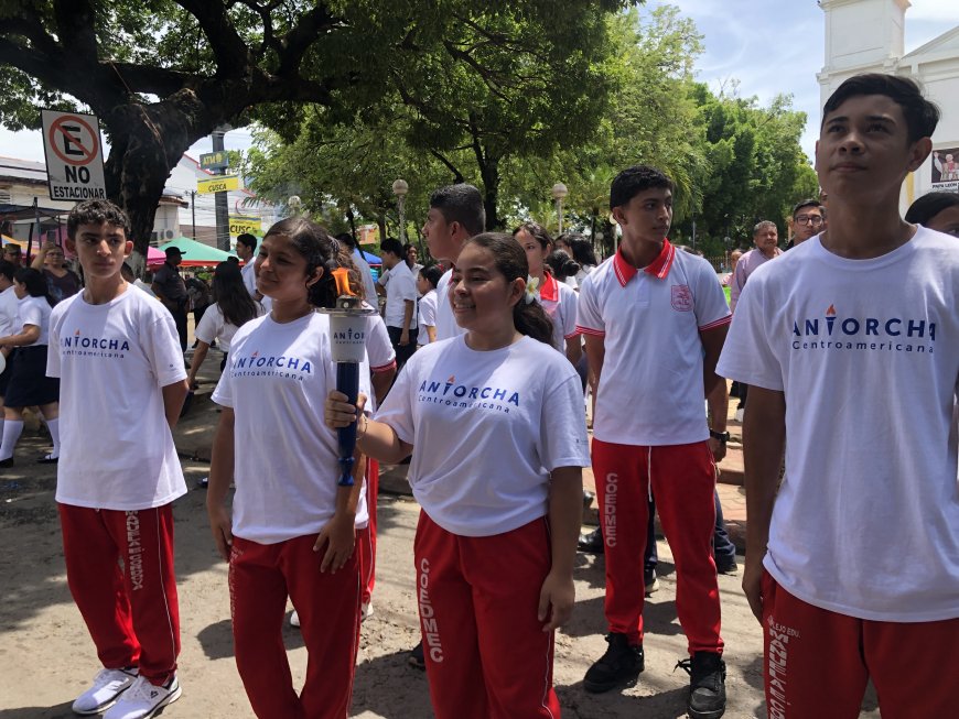 La Antorcha Centroamericana ilumina con fervor patrio su llegada a Usulután