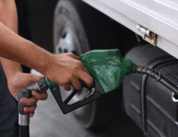 Combustibles cierran febrero con precios más bajos que en 2025