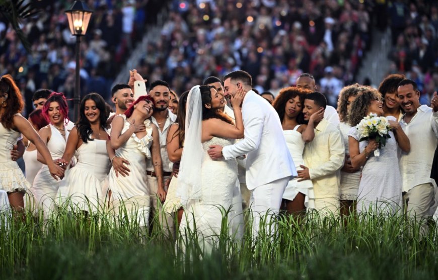 ¡Es salvadoreña! la chica que dijo "sí acepto" durante el show de Bad Bunny Super Bowl