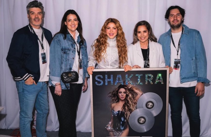 Shakira fue premiada con doble platino durante su residencia en El Salvador
