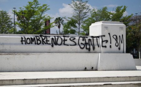 Alcaldía capitalina restauró plazas tras daños durante marcha del 8 de marzo