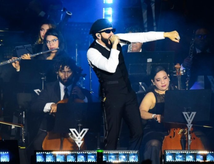 Yandel emociona a miles con su concierto “Yandel Sinfónico” en El Salvador