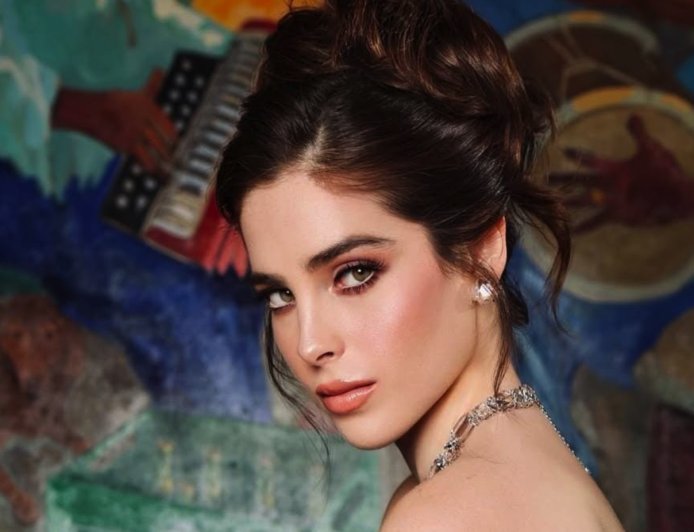 Miss Universe 2025, Fátima Bosch, llega a El Salvador en su gira internacional y desata entusiasmo entre sus seguidores