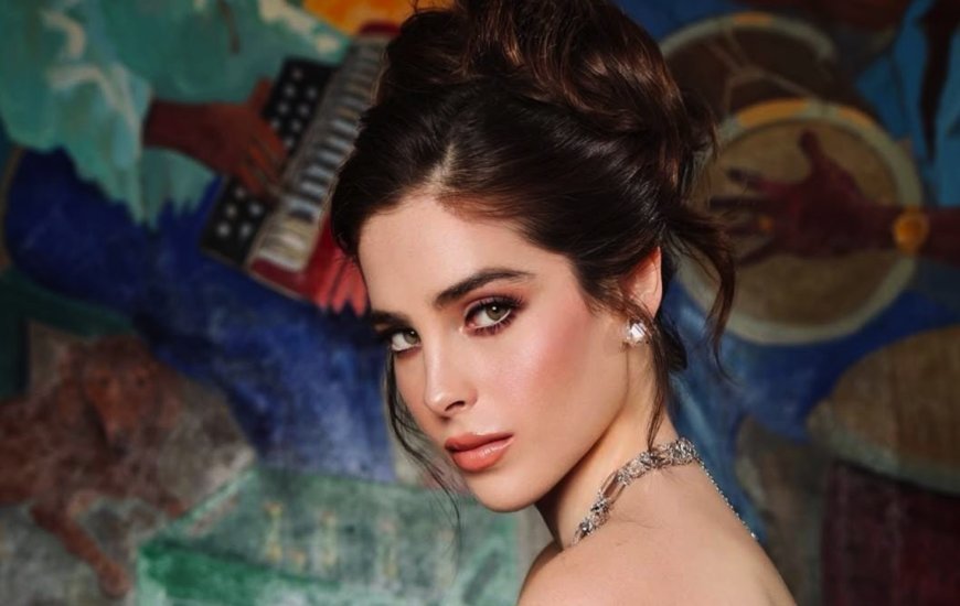 Miss Universe 2025, Fátima Bosch, llega a El Salvador en su gira internacional y desata entusiasmo entre sus seguidores