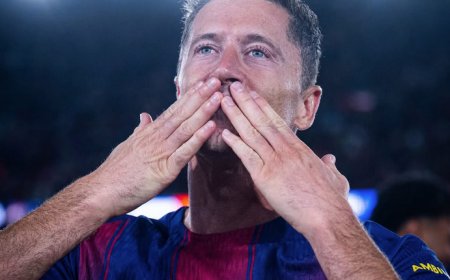 Robert Lewandowski se despide del Barcelona entre lágrimas y ovaciones en el Camp Nou