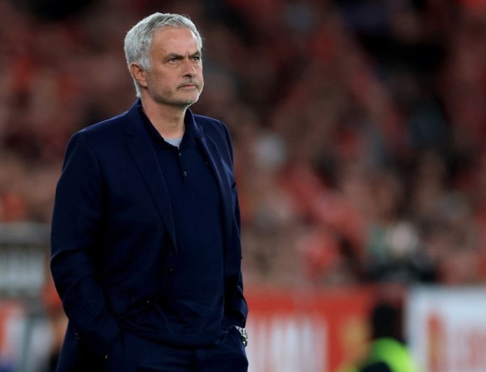 Mourinho niega contactos con el Real Madrid y aclara su futuro