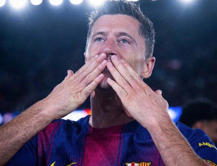 Robert Lewandowski se despide del Barcelona entre lágrimas y ovaciones en el Camp Nou