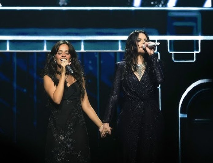 Camila Cabello cumple un sueño al cantar junto a Laura Pausini en Miami