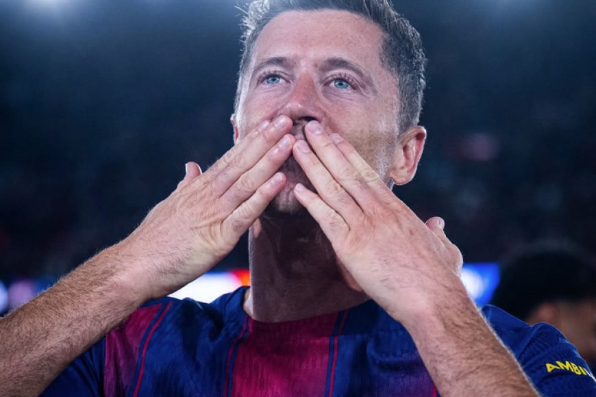 Robert Lewandowski se despide del Barcelona entre lágrimas y ovaciones en el Camp Nou
