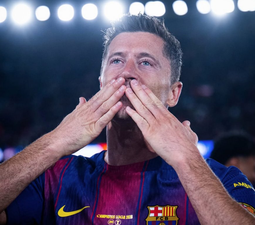 Robert Lewandowski se despide del Barcelona entre lágrimas y ovaciones en el Camp Nou