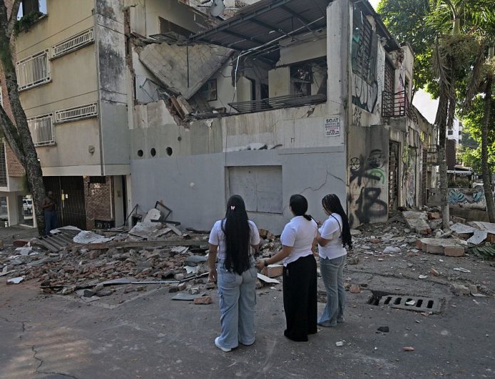 Fuerte sismo de magnitud 7,4 sacude Colombia y activa protocolos de emergencia