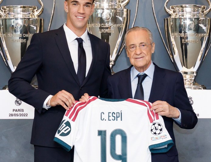 Carlos Espí ya luce de blanco: el Real Madrid presenta al héroe de su debut en LaLiga