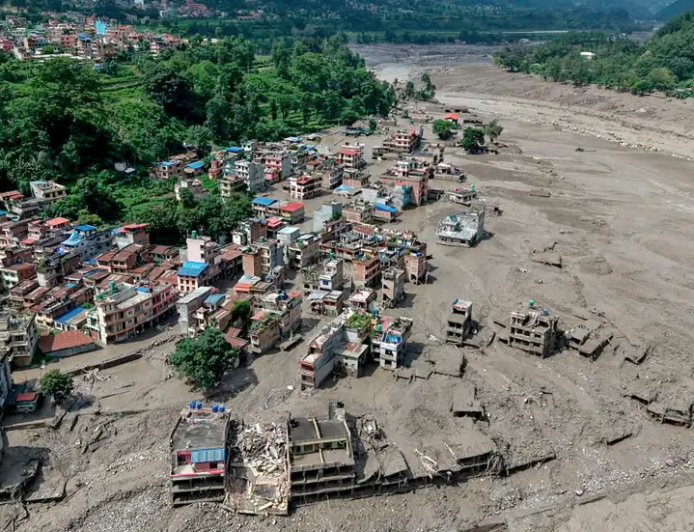Tragedia en Nepal: inundaciones repentinas dejan más de 150 muertos y cientos de desaparecidos