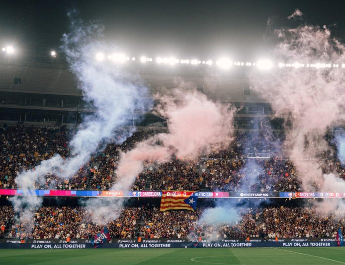Miles de esteladas llenan el Spotify Camp Nou durante el Barcelona-Athletic