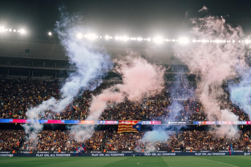 Miles de esteladas llenan el Spotify Camp Nou durante el Barcelona-Athletic