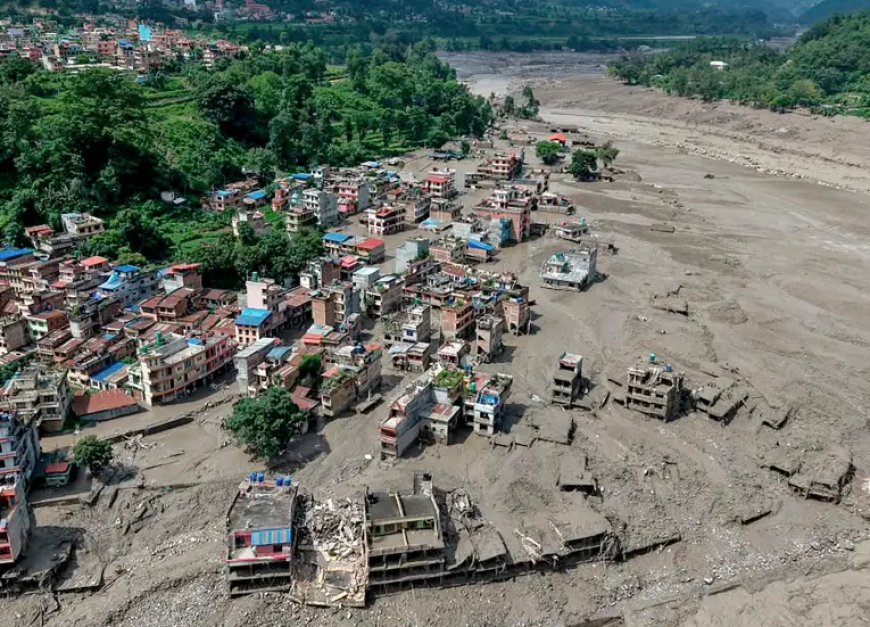 Tragedia en Nepal: inundaciones repentinas dejan más de 150 muertos y cientos de desaparecidos