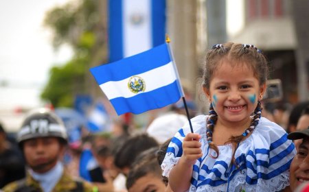 El Salvador celebra 205 años de Independencia con desfiles llenos de música y color