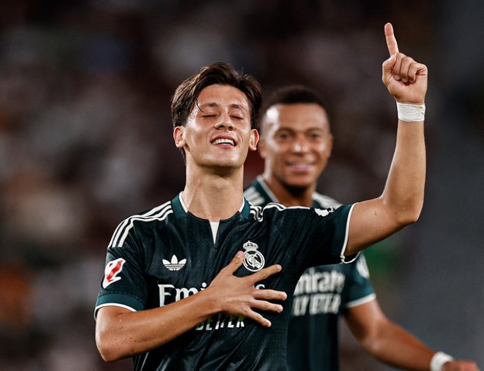 Real Madrid vence al Elche en el último suspiro y sigue en la pelea por el liderato