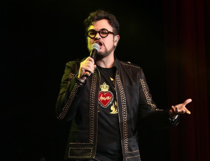 Aleks Syntek rompe el silencio sobre su salud y pospone sus conciertos en Europa