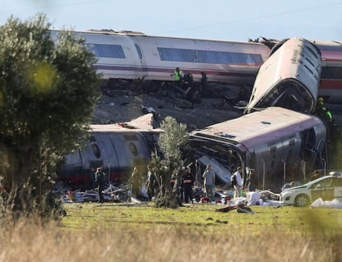 Tragedia ferroviaria en Toledo: choque de trenes deja al menos 64 muertos en España